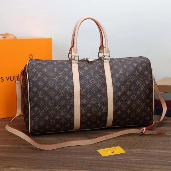 Duffle bag with dust cover