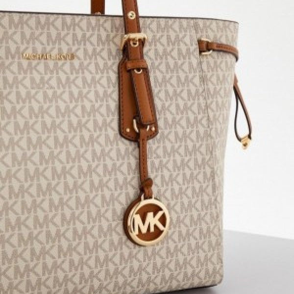 Voyager tote white bag with dust bag
