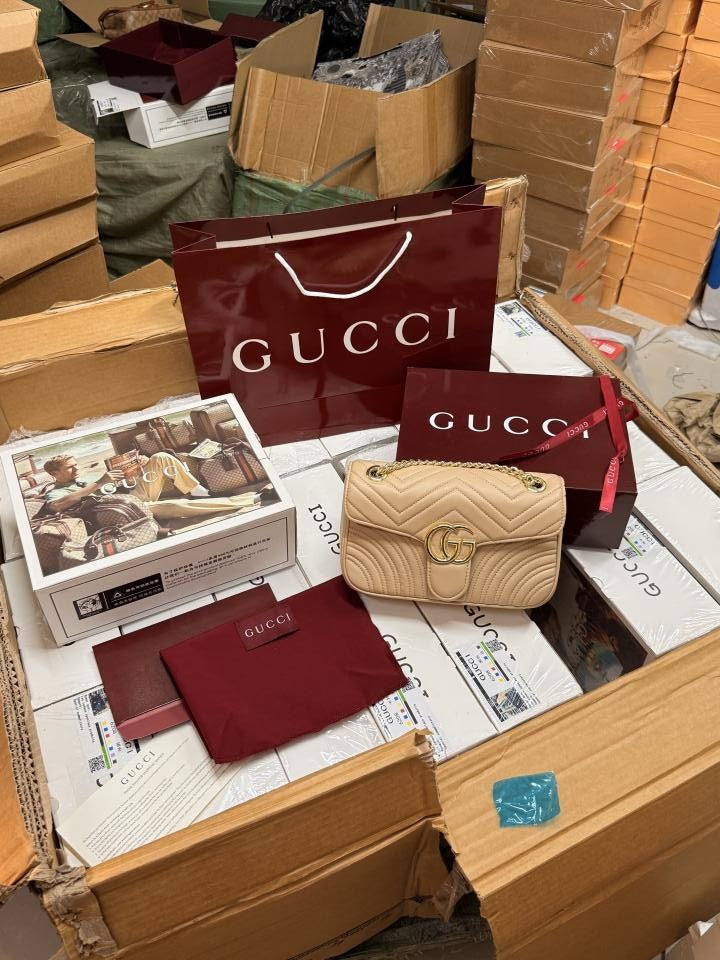 Marmont beige shoulder bag premium qality with doublebox