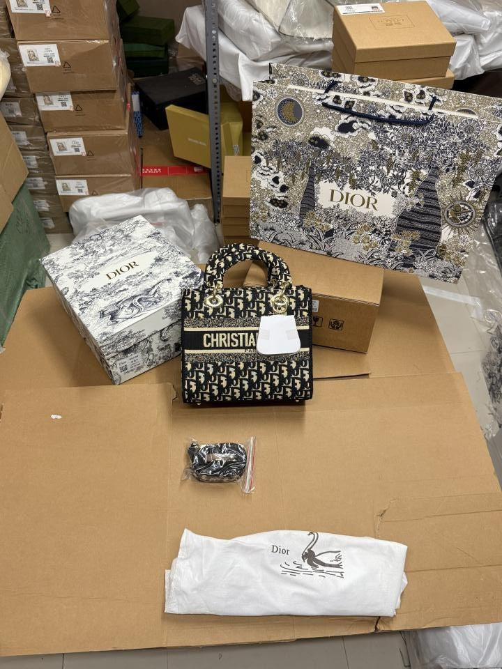 Lady embroidery bag with doublebox