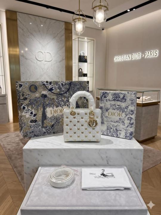 Lambskin cannage butterfly studs white lady bag with doublebox