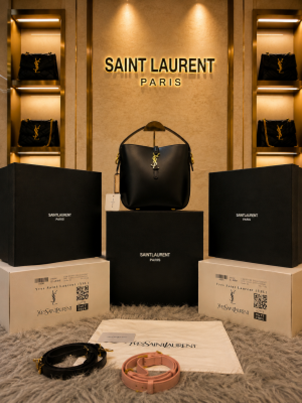 Black bucket bag with double box and dust bag