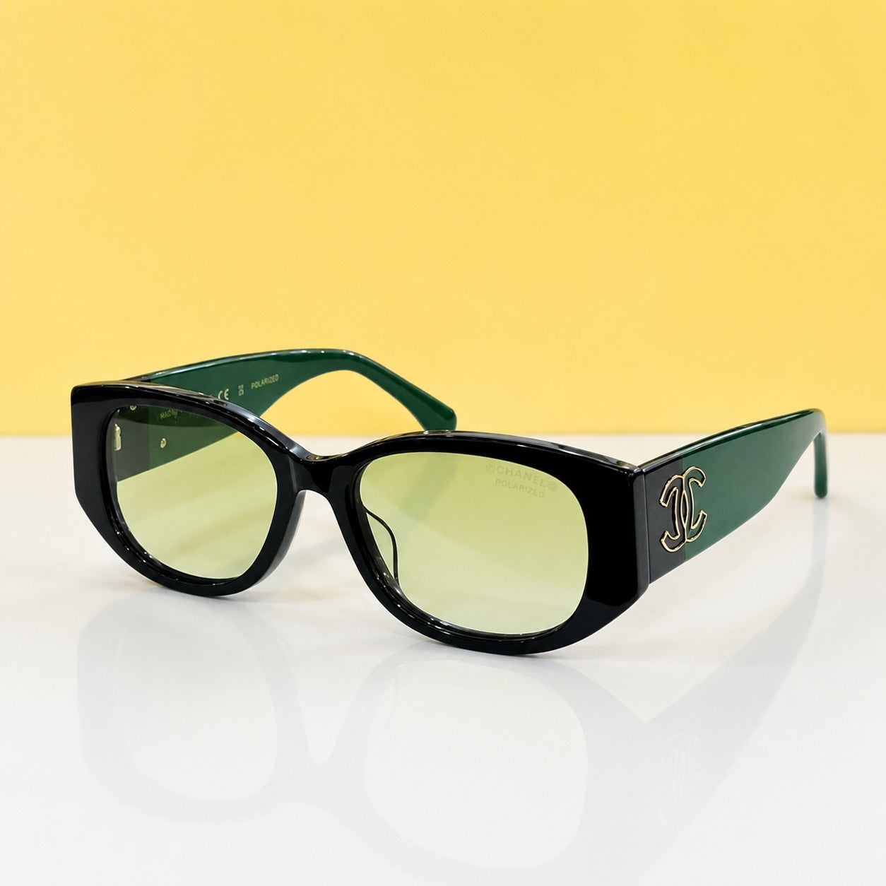 Unisex green sunglasses CH5526