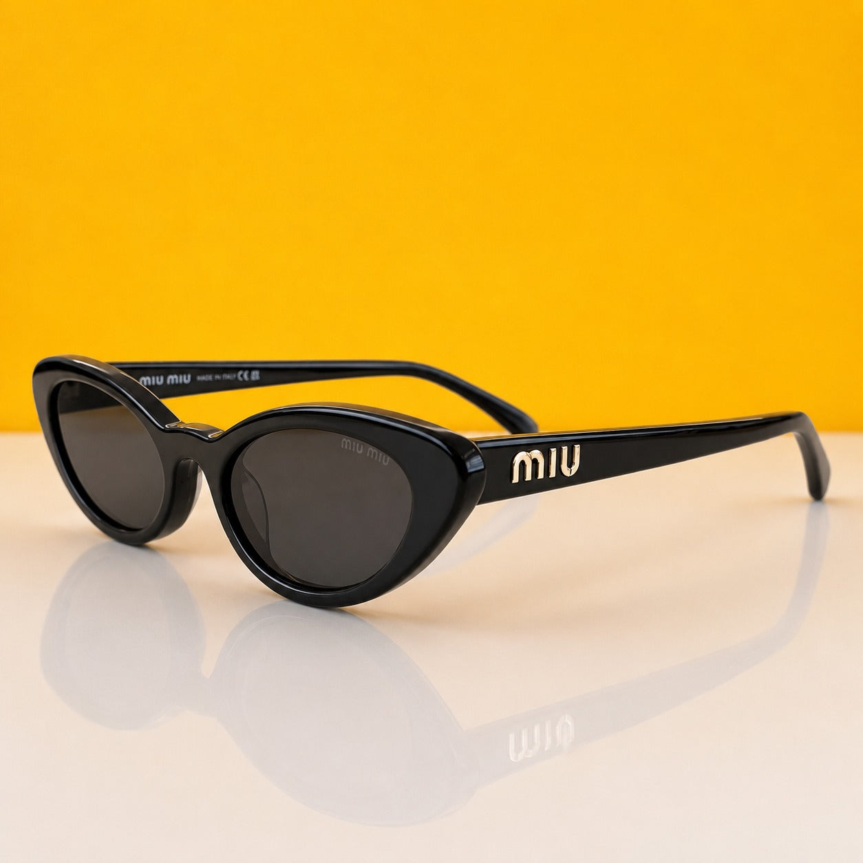 Women black sunglasses MU09US