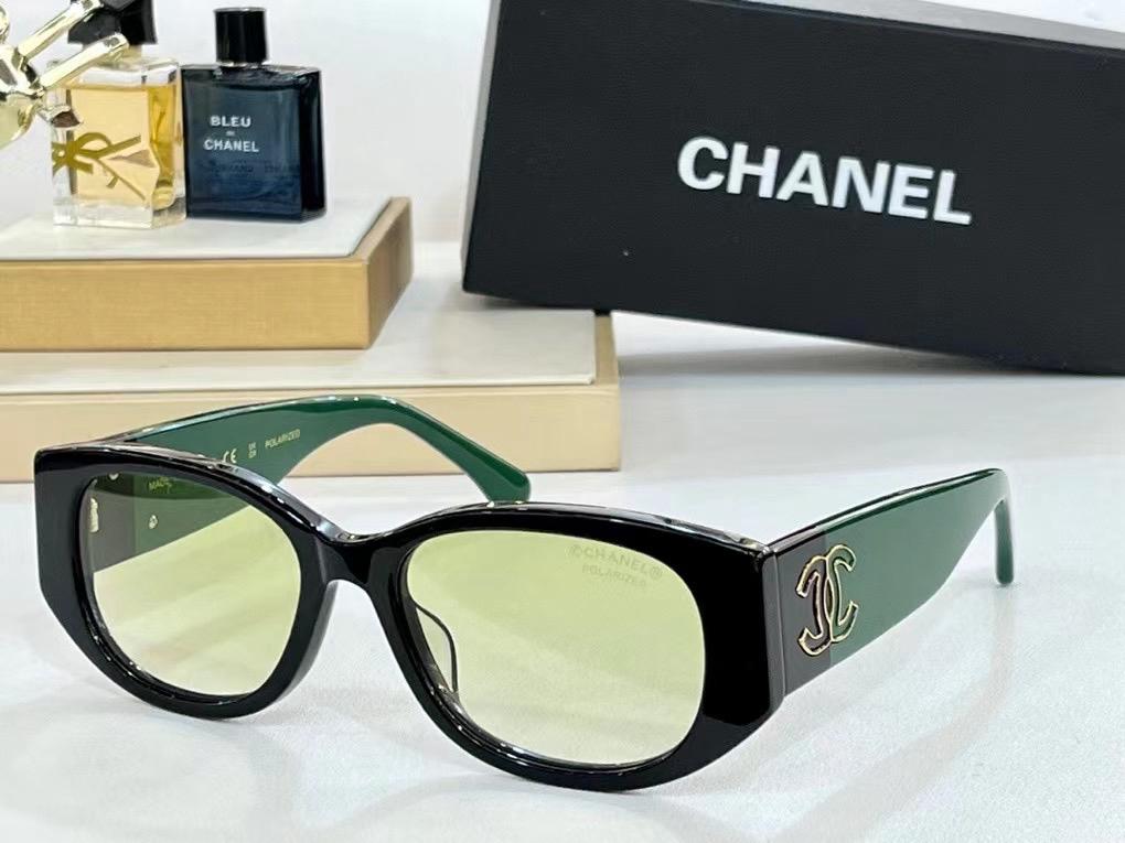Unisex green sunglasses CH5526