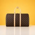 Duffle bag with dust cover