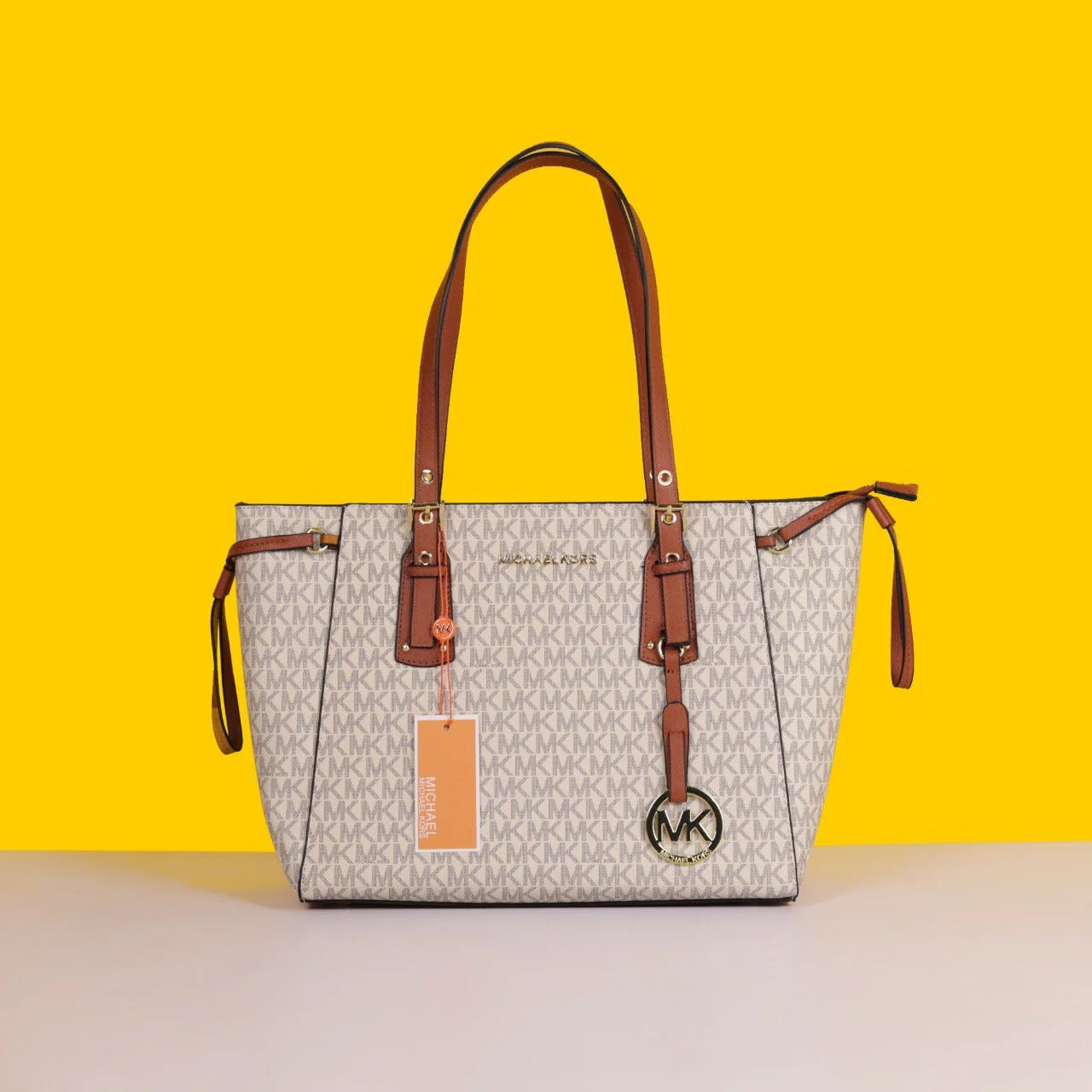Voyager tote white bag with dust bag
